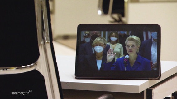 Manuela Schwesig ist im Landtag auf einem Tablet zu sehen. © Screenshot 
