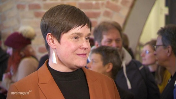 Eva-Maria Kröger (Die Linke) gibt ein Interview. © Screenshot 