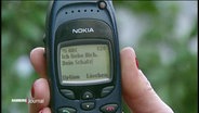 Ein Handy mit einer Textnachricht. © Screenshot 