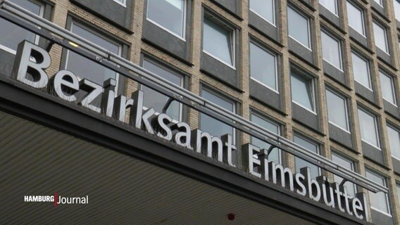 Der Schriftzug "Bezirksamt Eimsbüttel" über dem Eingang des Gebäudes am Grindel. © Screenshot 