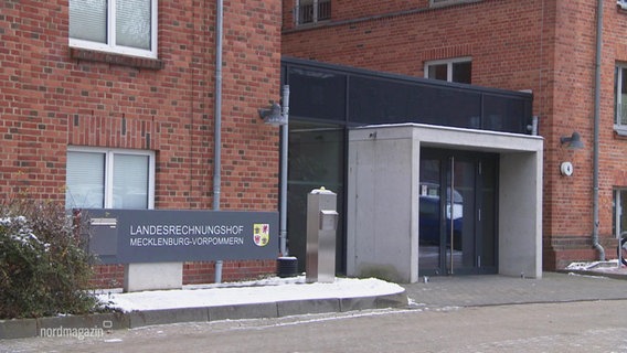 Der Landesrechnungshof Mecklenburg-Vorpommerns ist zu sehen. © Screenshot 