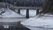 Die leicht verschneite Okertalsperre im Harz hat aktuell nur einen Füllstand von 20 Prozent. © Screenshot 