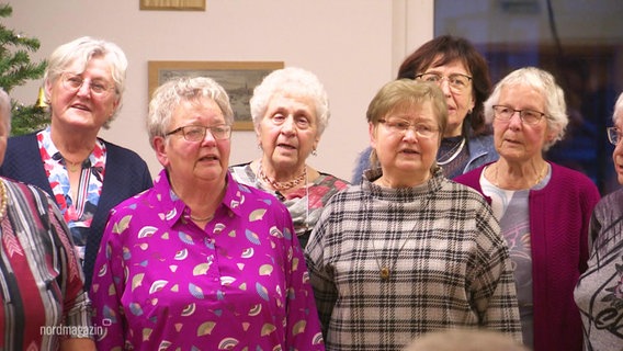 Ein Chor mit Seniorinnen. © Screenshot 