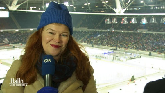 Sophie Mühlmann berichtet vom Eishockey-Derby zwischen Indians und Scorpions im Fußballstadion von Hannover 96. © Screenshot 