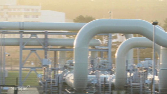 Das Rohrsystem und die Pipelines eines Flüssiggasterminals. © Screenshot 