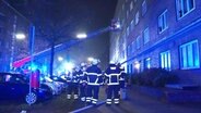 Die Hamburger Feuerwehr bei einem Einsatz in Hamburg Veddel. © TNN 