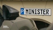 Ein Schild weist den Markplatz eines Ministers aus © Screenshot 