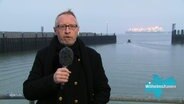 Olaf Kretschmer vor dem LNG-Terminal in Wilhelmshaven. © Screenshot 