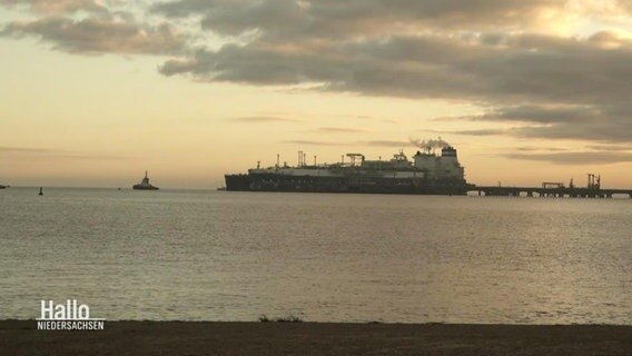 Die Maria Energy im Hafen Wilhelmshavens © Screenshot 