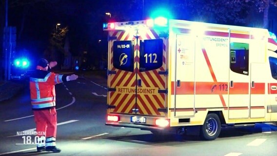 Ein Rettungswagen bei einem Einsatz © Screenshot 
