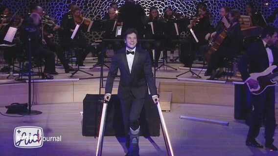 Wincent Weiss bei seinem Benefizkonzert in der Elbphilharmonie © Screenshot 