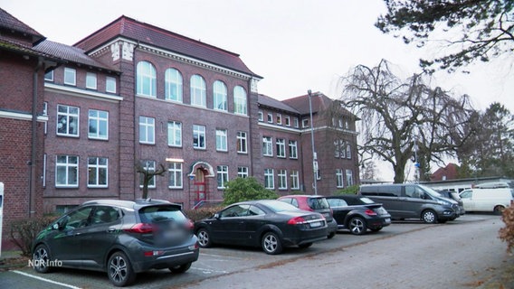 Gebäude des Hamburger kInder- und Jugendnotdienstes von außen. © Screenshot 