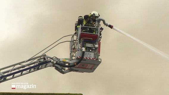 Feuerwehreinsatz bei einem Großfeuer. © Screenshot 