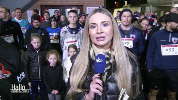 Die Reporterin Kerstin Ligendza berichtet vom Charity-Run. © Screenshot 