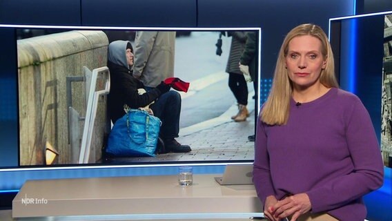 Juliane Möcklinghoff moderiert NDR Info 14:00. © Screenshot 