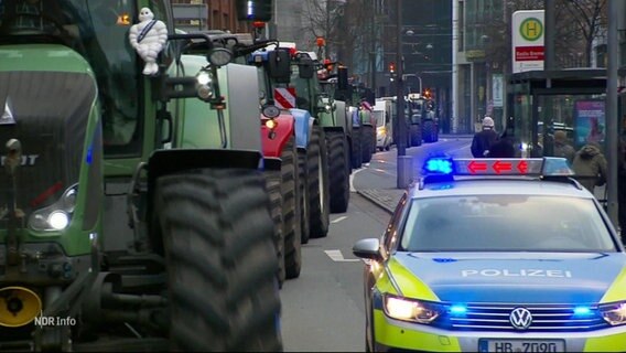 Eine Traktorkolonne in Bremen. © Screenshot 