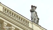 Hermes-Statue auf einem Dach © Screenshot 