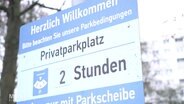 Viele Supermarktkunden nutzen beim Parken während des Einkaufs keine Parkscheibe und werden dann auch dafür zur Kasse gebeten. © Screenshot 