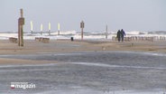 An den Küsten Schleswig-Holsteins kam es durch das stürmische Wetter zu starkem Wellengang. © Screenshot 