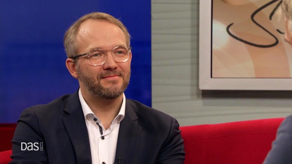 Psychiater Dr. Bastian Willenborg zu Gast auf dem Roten Sofa © Screenshot 