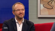 Psychiater Dr. Bastian Willenborg zu Gast auf dem Roten Sofa © Screenshot 