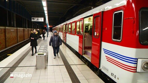 Bahnsteig mit einer U-Bahn. © Screenshot 