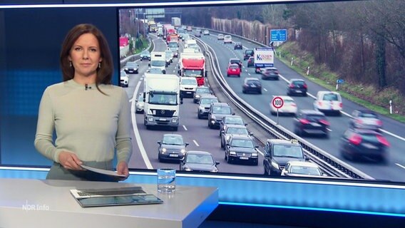Romy Hiller moderiert NDR Info 16:00. © Screenshot 