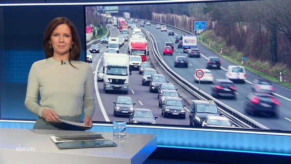 Romy Hiller moderiert NDR Info 16:00. © Screenshot 