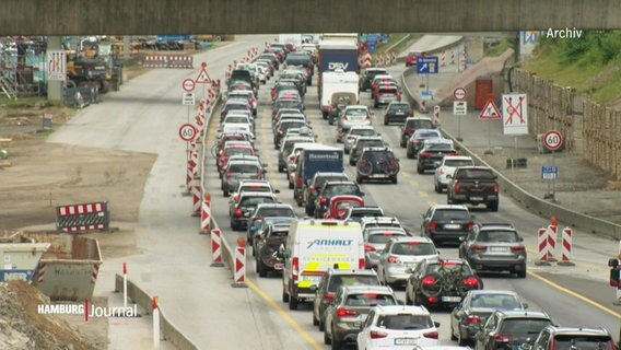 Ein Stau auf einer Autobahn © Screenshot 