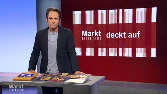 Moderator Jo Hiller im Studio © Screenshot 