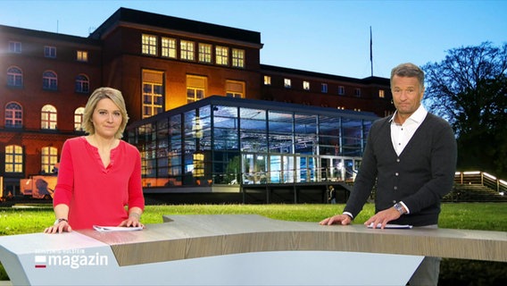 Marie-Luise Bram und Gerrit Derkowski moderieren das Schleswig-Holstein Magazin. © Screenshot 