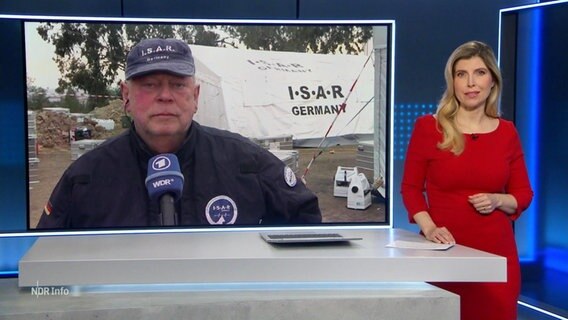 Bibianna Barth spricht mt Holger Grinnus von der Rettungshundestaffel Hamburg und Harburg e.V. © Screenshot 
