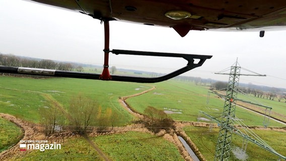 Per Helicopter wurden in Schleswig-Holstein Hochspannungsleitungen und -masten kontrolliert. © Screenshot 