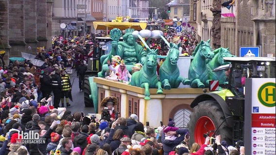 Der Karnevalsumzug in Braunschweig. © Screenshot 