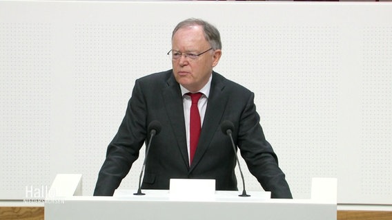 Der Ministerpräsident Niedersachsens, Stephan Weil (SPD), bei einer Rede im niedersächsischen Landtag © Screenshot 