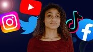 Eine Frau inmitten der Logos von Sozialen Netzwerken wie Instagram, Twitter, Youtube, TikTok und Facebook. (Willkommen auf Social Media! / extra 3 vom 23.02.2023 im Ersten) © NDR 