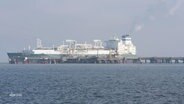 Schiff am LNG-Terminal in Wilhelmshaven. © Screenshot 