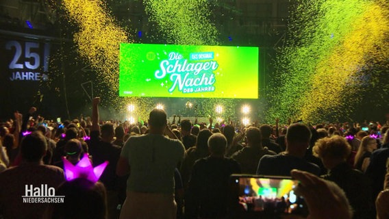 Der Blick auf die Bühne bei der Schlagernacht in Hannover. © Screenshot 