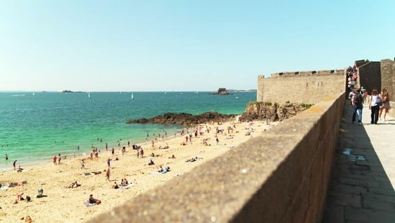 Die Küste vor Saint-Malo in der Bretagne. © Screenshot 