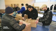Die türkische Gemeinde in Hannover packt Kisten mit Hilfsgütern für die Erdbebenopfer in der Türkei und Syrien. © Screenshot 