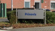 Ein Firmenschild mit der Aufschrift "Prinovis". © Screenshot 