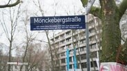 Die Mönckebergstraße bekommt ein neues Straßenschild. © Screenshot 