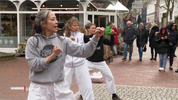 Am Weltfrauentag zeigen Frauen, dass sie die Kampfkunst beherschen. © Screenshot 