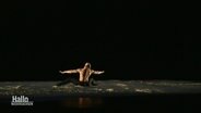 Eine Momentaufnahme einer Ballettproduktion von Choreograph Goecke. © Screenshot 
