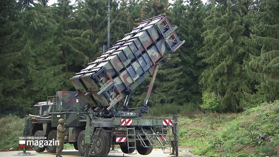 Militärfahrzeug mit Raketenwerfer © Screenshot 