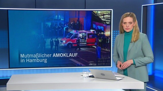 Juliane Möcklinghoff moderiert NDR Info Extra zum mutmaßlichen Amoklauf in Hamburg © Screenshot 