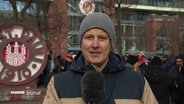 NDR Reporter Sebastian Rieck berichtet nach einem Spiel des FC St. Pauli vom Millerntorstadion. © Screenshot 