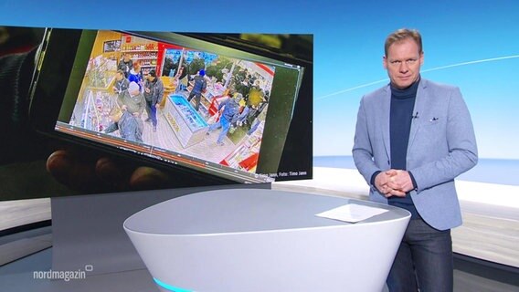 Thilo Tautz moderiert das Nordmagazin - Land und Leute. © Screenshot 