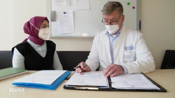 In allen Bereichen bleiben in Hamburg Lehrstellen und Arbeitsstellen für gut qualifizierte Fachkräfte unbesetzt - manchmal auch aufgrund bürokratischer Hürden. © Screenshot 