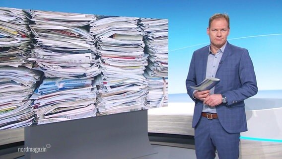 Thilo Tautz moderiert das Nordmagazin - Land und Leute am  14.03.2023. © Screenshot 